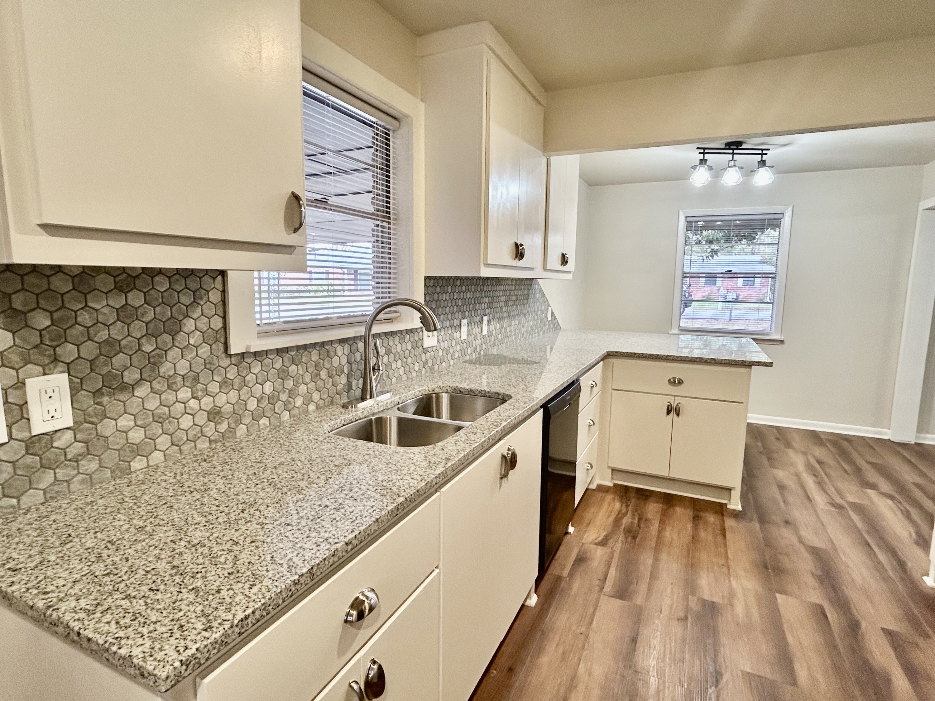 8 Dunfrettin Place